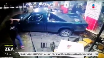 VIDEO: Camioneta se estrella contra una taquería en Cuernavaca, Morelos