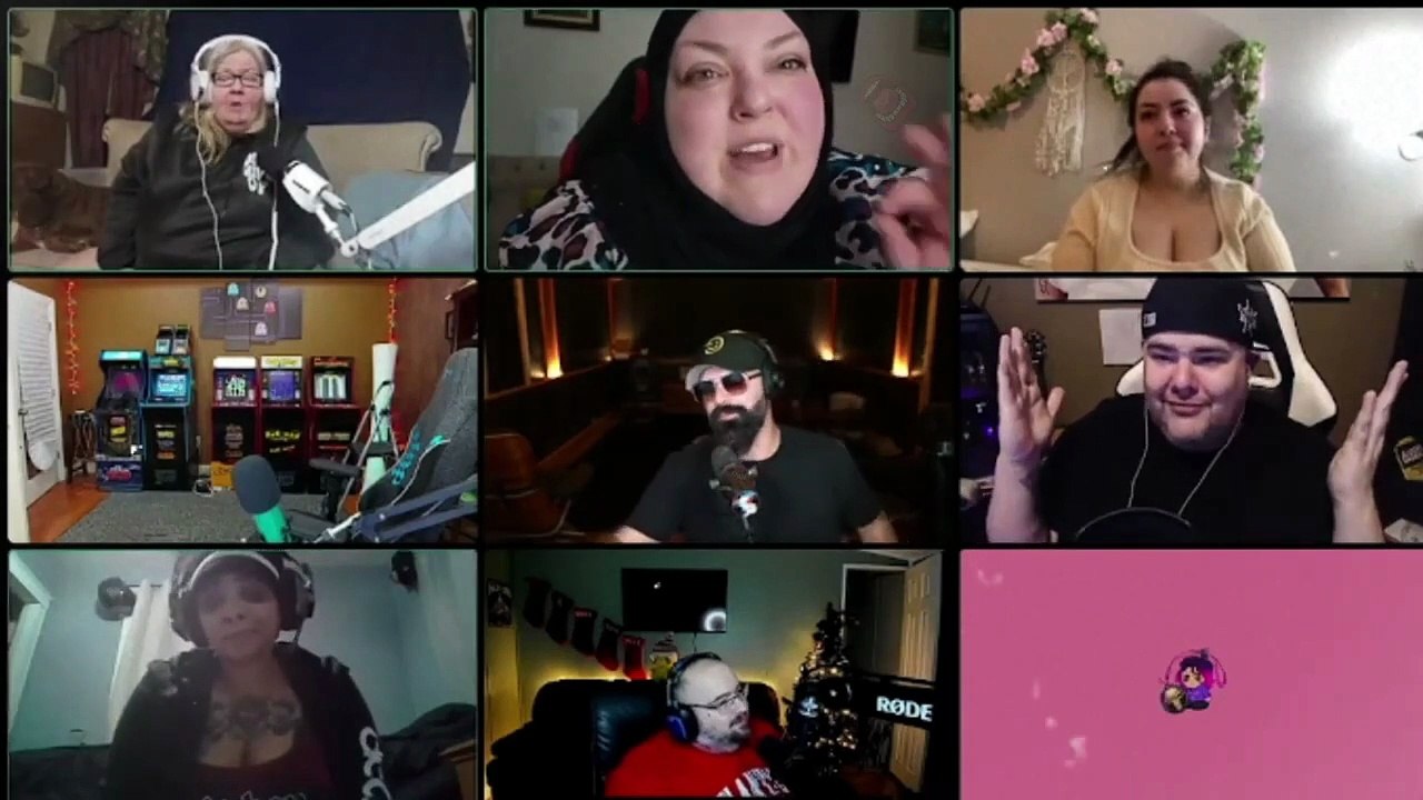 Foodie Beauty Gets Dragged And Roasted For 15 Minutes Straight In the LOLCOW Live
