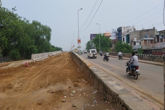 swm news: राजनीति की भेंट चढ़ा है हम्मीर ब्रिज का कार्य