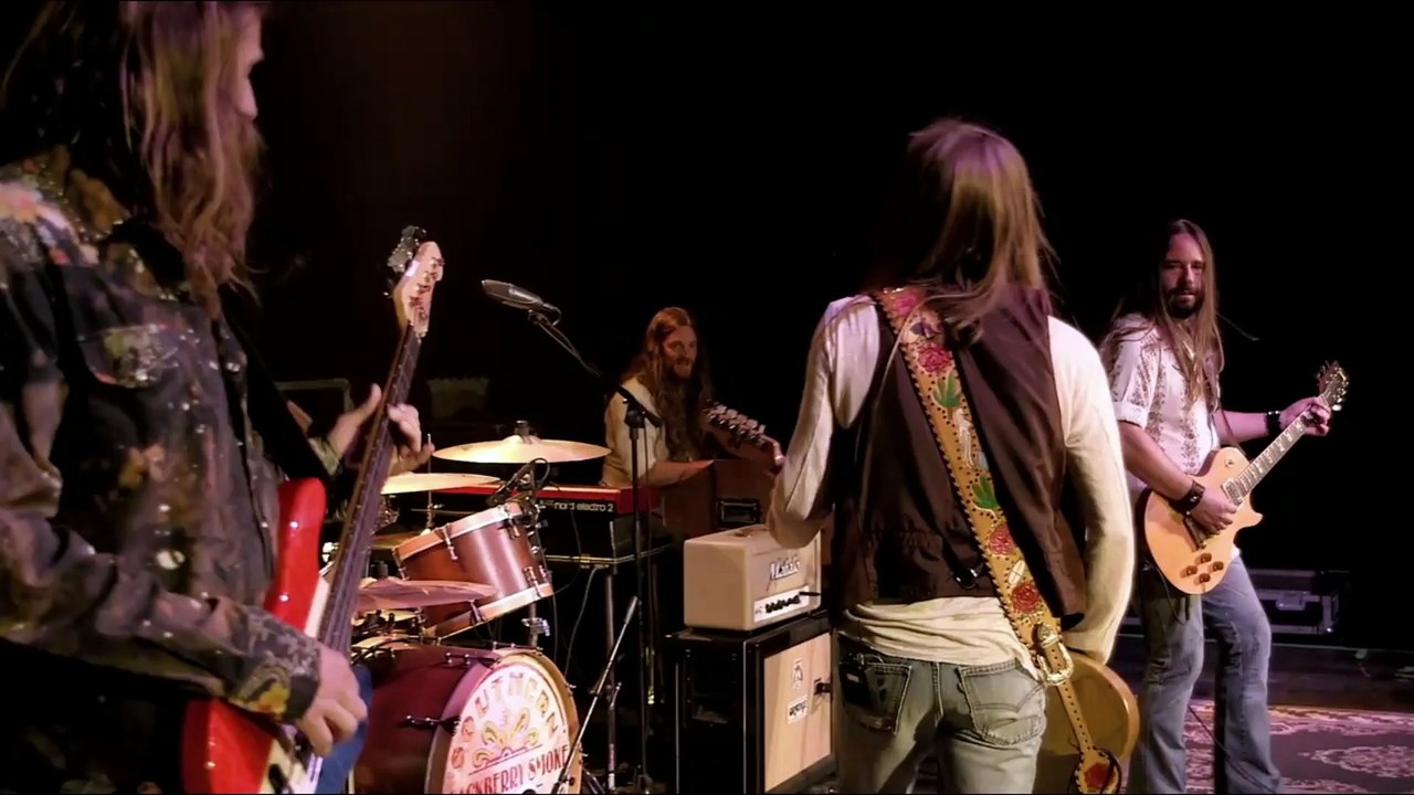 Ain't Much Left of Me (When the Levee Breaks snippet by Led Zeppelin) - Blackberry Smoke (live)