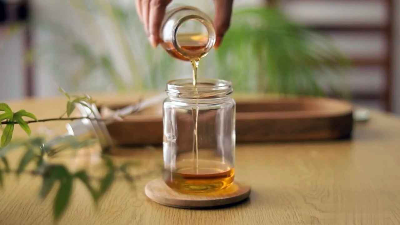 5 best turmeric hacks to brighten skin, whiten teeth, fade pigmentation and get glowing skin_2