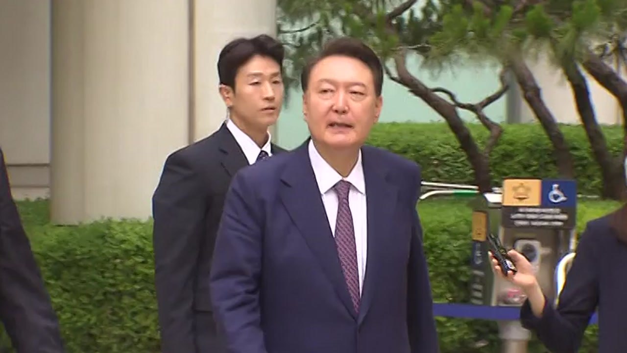 윤 전 대통령 "좀 보게 가로 막지 마"...보고 또 보고 싶은 사람은? [앵커리포트...