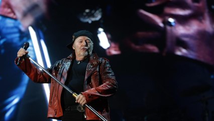 Vasco Rossi canta Pino Daniele: «Je so pazzo, avrei voluto scriverla io»