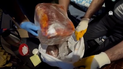 Bitlis'te salça paketlerine gizlenmiş 6 kilo 50 gram skunk ele geçirildi