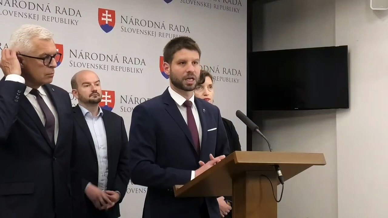 ZÁZNAM: M. Šimečka: PS bude apelovať na KDH a KÚ, aby nehlasovali za novelu ústavy