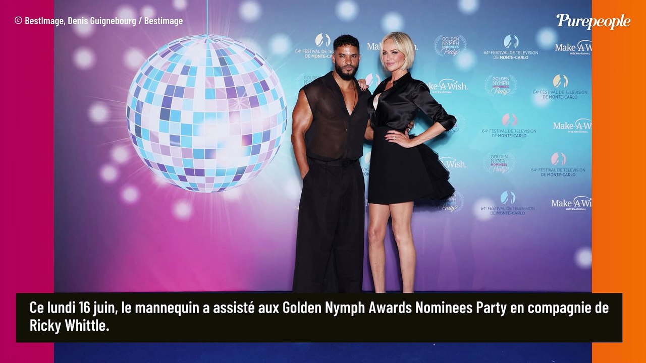 Adriana Karembeu au bras d'un beau brun qui n'est pas Marc Lavoine, elle affiche ses jambes interminables dans un look qui fait tourner des têtes