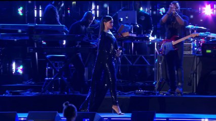 Rihanna - Diamonds (Live on The Concert For Valor)