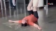 Mężczyzna zgubił psy na lotnisku, ale jeszcze większą panikę wzbudziła jego reakcja (video)