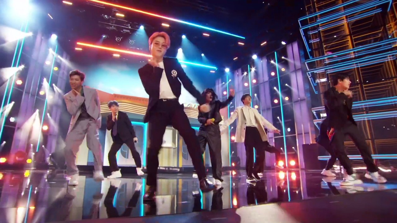 BTS _ Halsey - Boy with Luv (Live on Billboard Music Awards)
