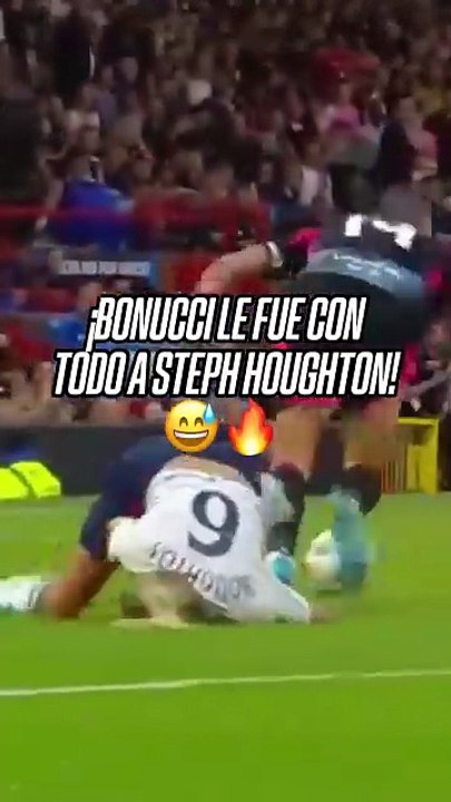 Bonucci injures a female footballer with a nasty tackle