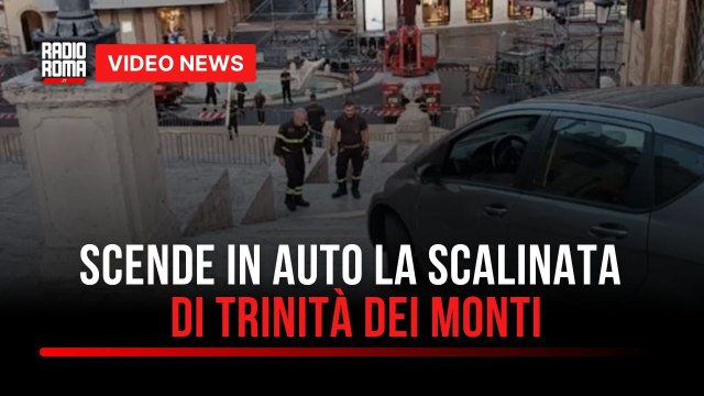 Auto sulla scalinata, anziano blocca Trinità dei Monti