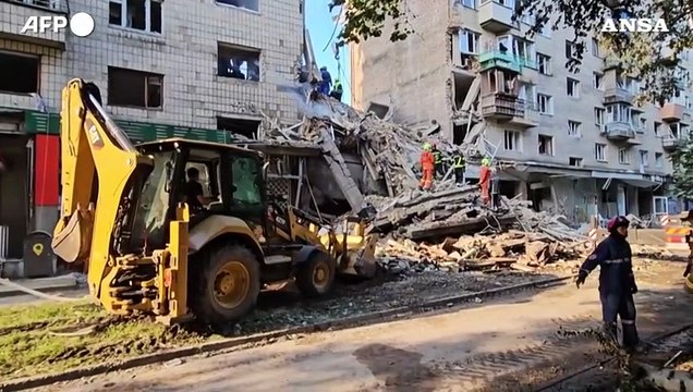 Droni e missili sull'Ucraina, si scava tra le macerie a Kiev