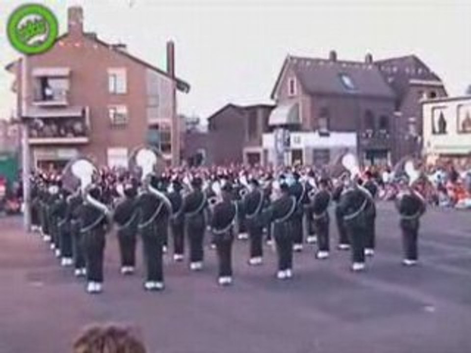 fanfare gamin fait le malin