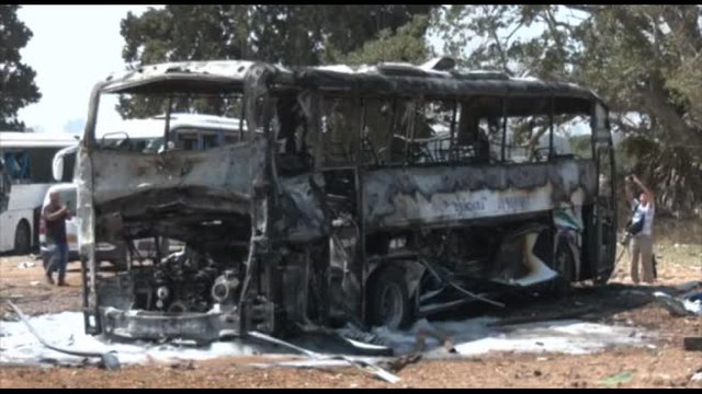 Il cratere lasciato a Herzliya (centro Israele) da attacchi iraniani