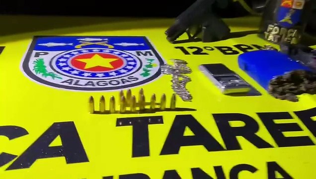 Arma e drogas são apreendidos após suspeito de integrar facção ser preso em Maceió