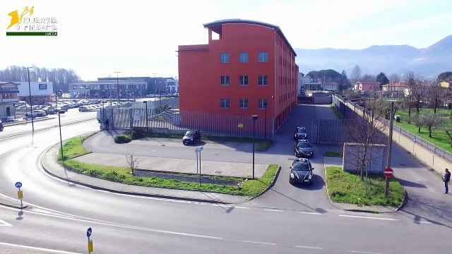 GdiF LUCCA: CONTRABBANDO DI PRODOTTI DA FUMO. SEQUESTRATI OLTRE 700 MILIONI DI PEZZI TRA SIGARETTE ELETTRONICHE, CARTINE E FILTRI (17.06.25)