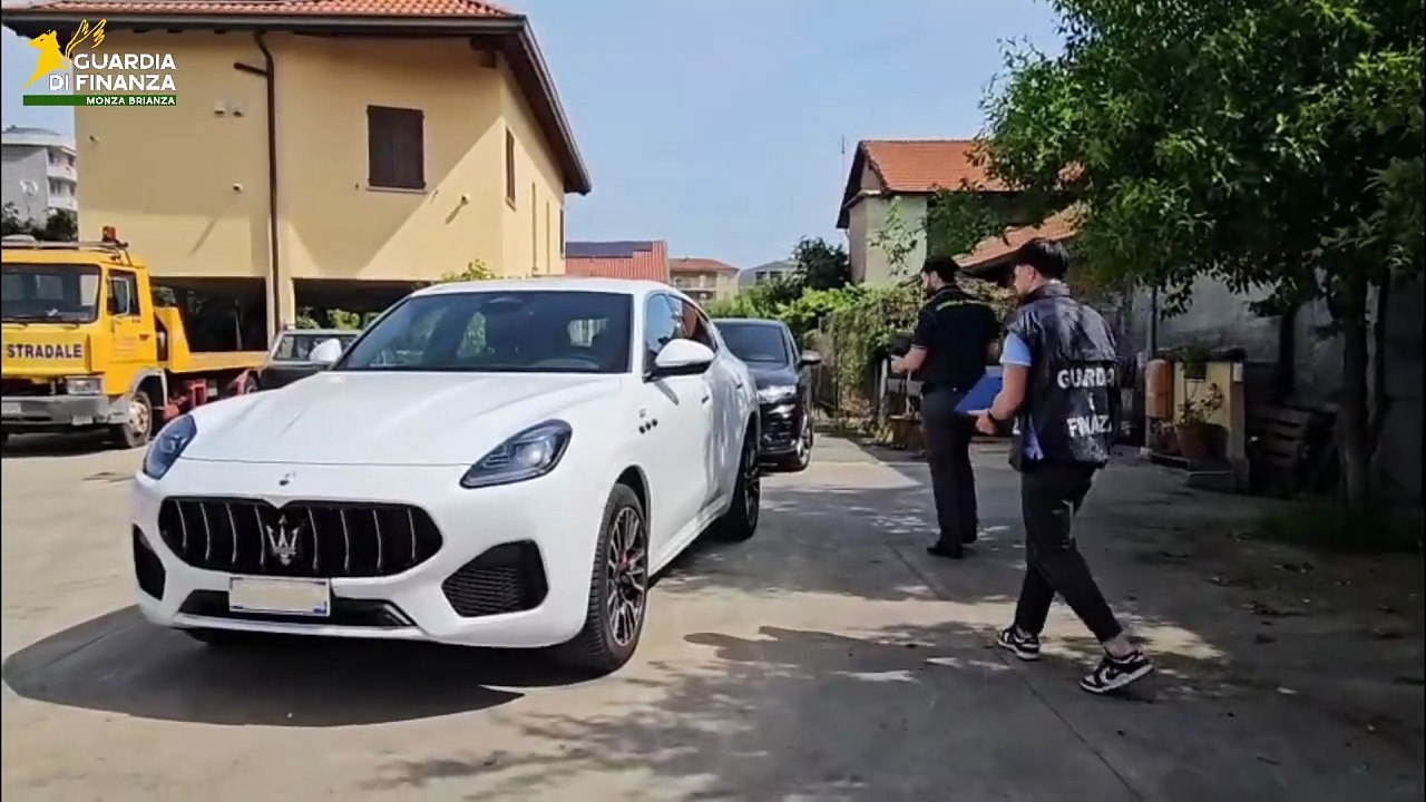 GdiF MONZA BRIANZA: CONTRATTI DI LEASING SCADUTI ED AUTOVETTURE NON RESTITUITE. PROSEGUE L’OPERAZIONE “EMPTY WALLET” CON SEQUESTRO PREVENTIVO DI ULTERIORI OTTO AUTOMOBILI DI LUSSO PER OLTRE 1 MILIONE E MEZZO DI EURO. (17.06.25)