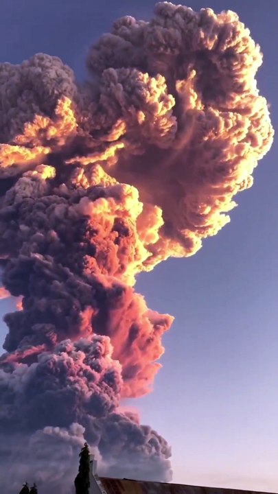 Vulcão em erupção na Indonésia
