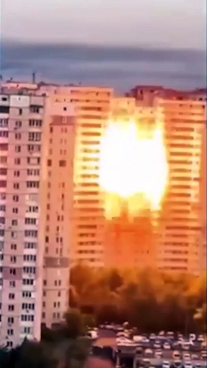 MISIL RUSO EXPLOTA EN EDIFICIO UCRANIANO