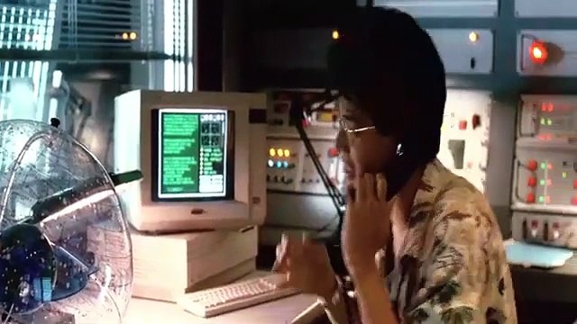 Independence Day Movie Explained in Hindi / Urdu । Cinema ki kahaniyon