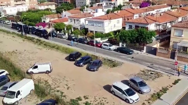 Los manteros se enfrentan a la Policía y a los Mossos en Tarragona