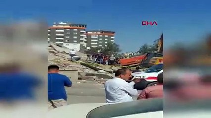 Yıktığı binanın altında kalan iş makinesi operatörü hayatını kaybetti