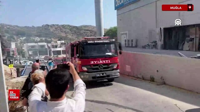 Bodrum'da AVM'nin geri dönüşüm alanında yangın
