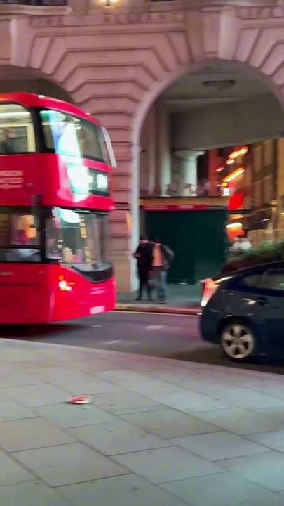 🇬🇧 No commentary, just pure London 4k vibes 🎧🚶