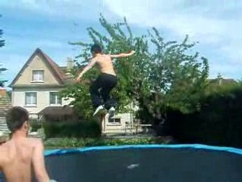 Enchainemen Acrow trampoline