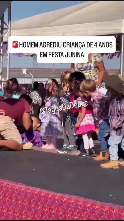 Imágenes sensibles: Un padre agrede brutalmente a un niño de 4 años en un acto escolar