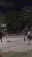 Matheus Cunha jugando al fútbol en las calles de su ciudad natal