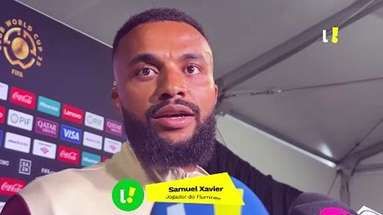 Samuel Xavier mostra camisa que trocou com Yan Couto