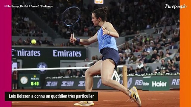 C'était la seule fille qui... : Loïs Boisson à l'écart des autres pour une raison précise, ce détail qui surprend