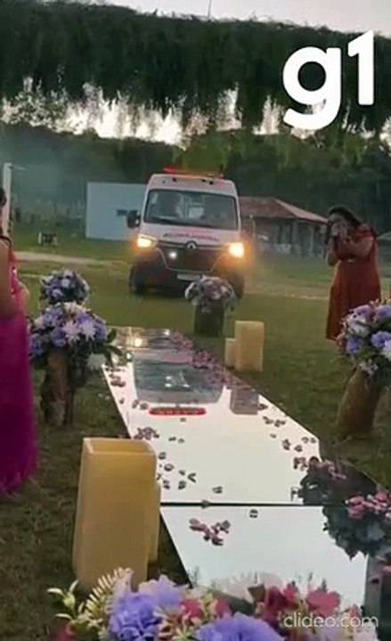 video-noiva-viraliza-ao-chegar-de-ambulancia-no-casamento