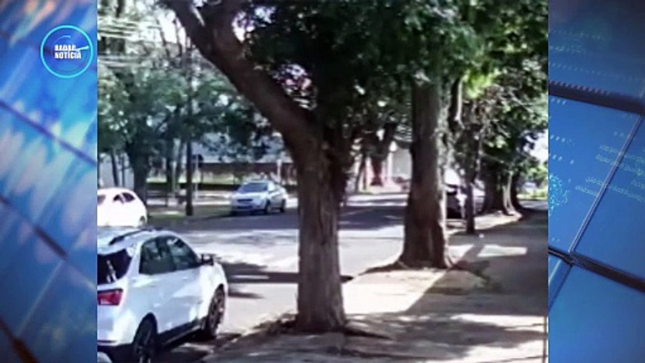 Motorista a caminho do médico passa mal, bate em carro parado e tomba veículo em Maringá