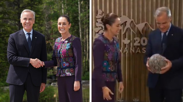 Claudia Sheinbaum regala balón artesanal al primer ministro canadiense, Mark Carney, por el Mundial 2026