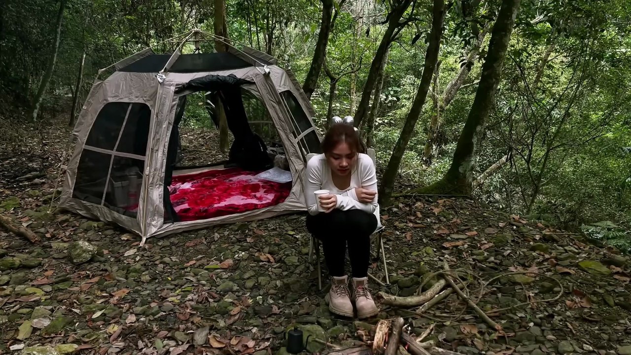 Camping girl anlone deep in the forest part 3
