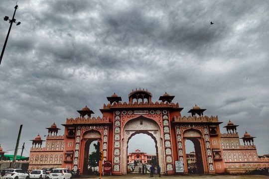 Rajasthan Weather : कल बारिश के बाद आज सवेरे भी गुलाबी नगर में छाए मानूसनी बादल