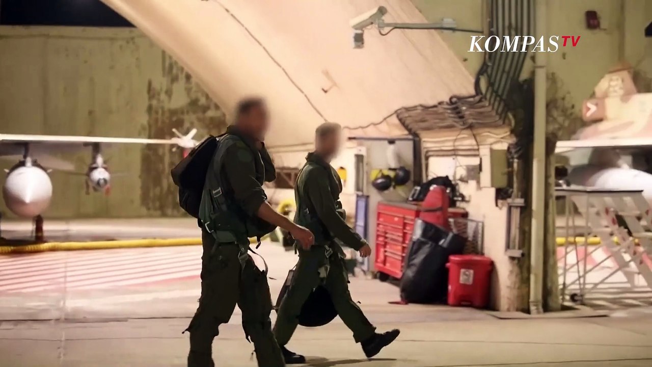 Detik-Detik Militer Israel Ledakan Jet Tempur F-14 Iran di Bandara Teheran