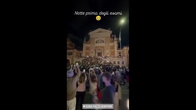 Roma: ecco la festa degli studenti a piazza Sempione nella notte prima degli esami di maturità 2025