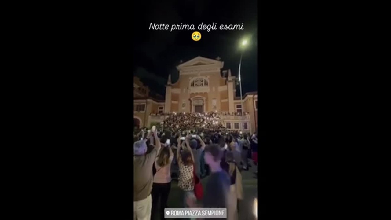 Roma: ecco la festa degli studenti a piazza Sempione nella notte prima degli esami di maturità 2025