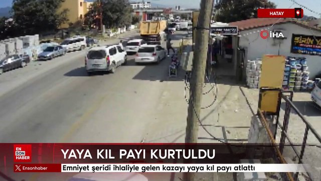 Hatay'da emniyet şeridi ihlaliyle gelen kazayı yaya kıl payı atlattı