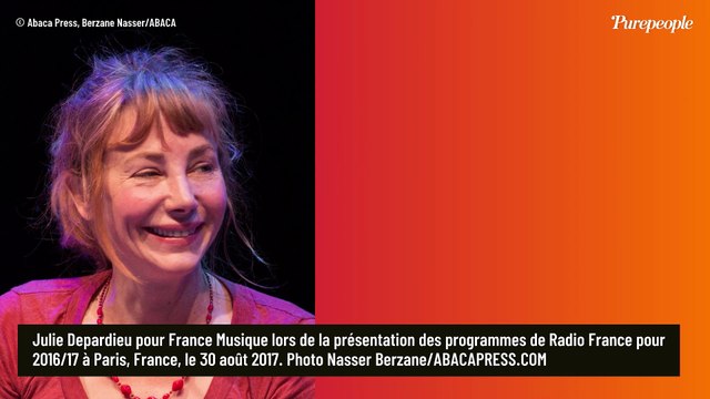 Julie Depardieu et Philippe Katherine vivent dans une ville cossue de la banlieue parisienne, pourtant, elle ne voulait plus y habiter