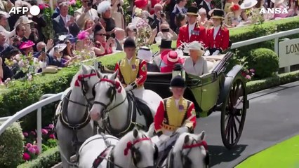 Royal Ascot 2025, eleganza e cavalli: l'arrivo in carrozza di re Carlo e Camilla