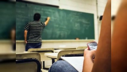 Los centros educativos enfrentan desafíos con uso de celulares