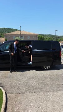 Iris Mittenaere, Antoine Dupont et… Calypso en balade à Saint-Tropez