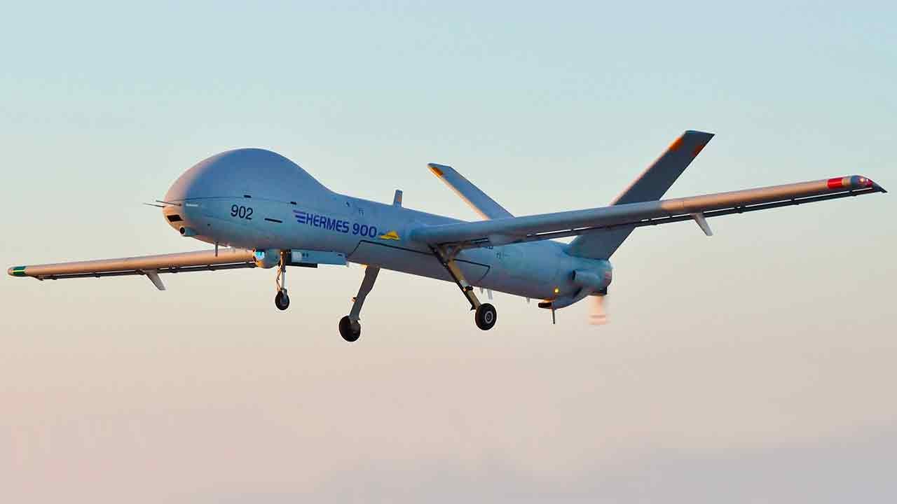 Video: iran schießt fortschrittliche israelische "kokhav"-drohne über isfahan ab