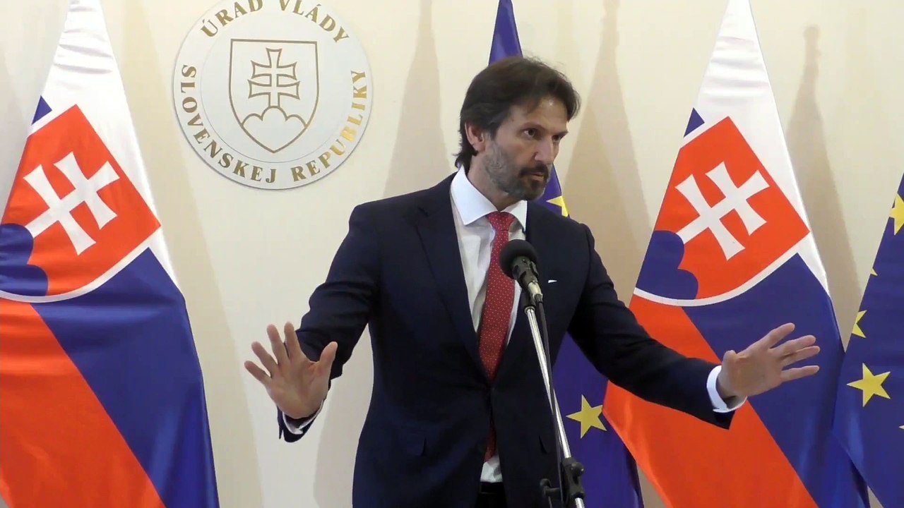 ZÁZNAM: Brífingy ministrov obrany, školstva a práce po rokovaní vlády