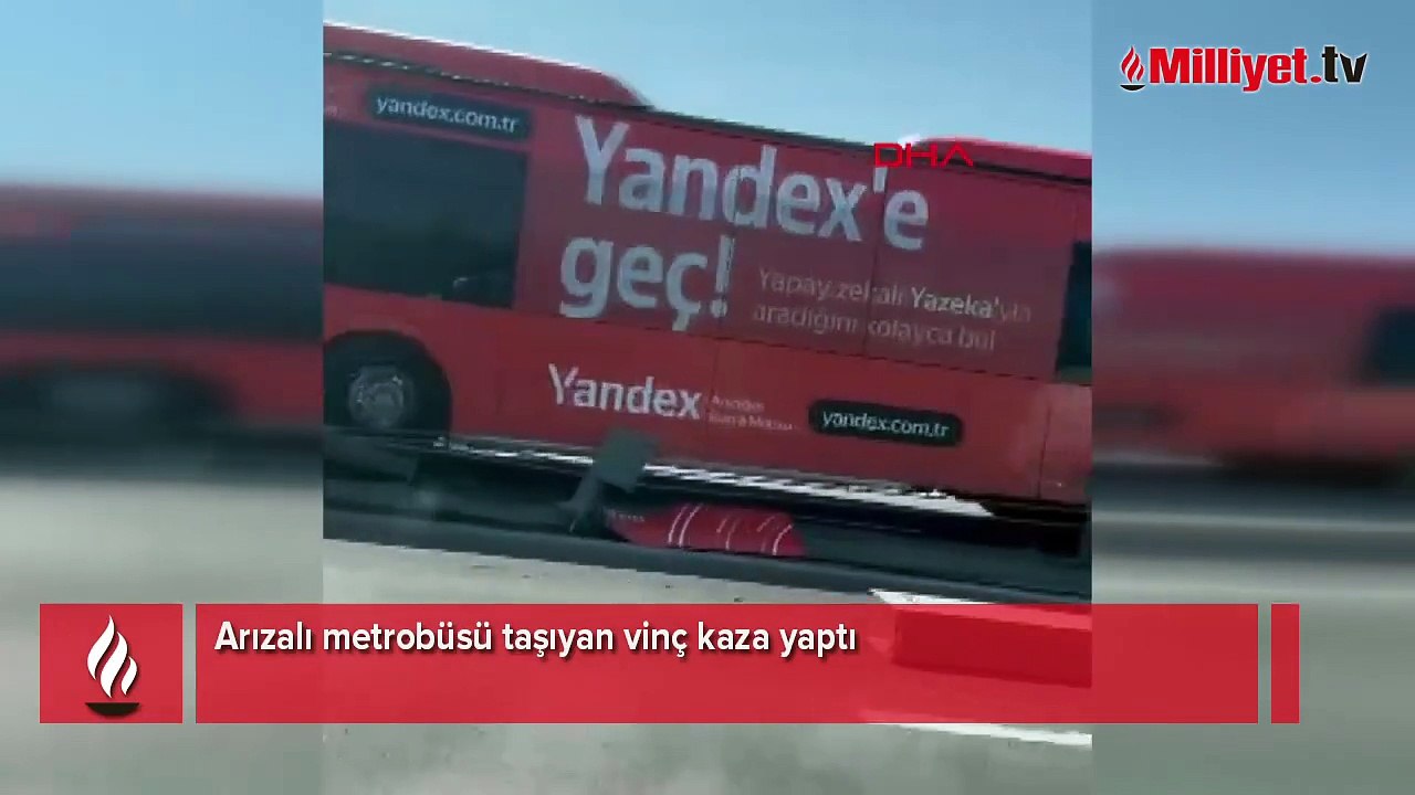 Haliç Köprüsü'nde kontrolden çıkan metrobüs bariyerlere çarptı
