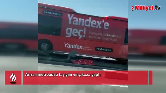 Haliç Köprüsü'nde kontrolden çıkan metrobüs bariyerlere çarptı